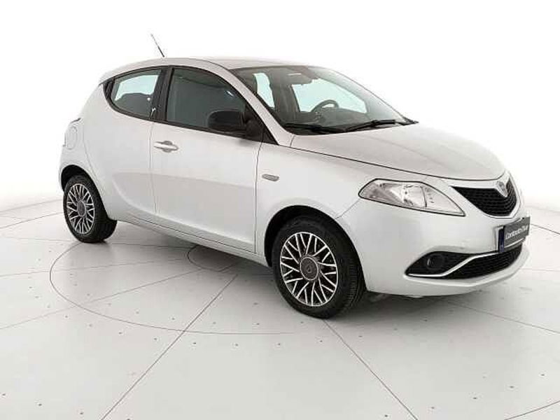 Lancia Ypsilon 1.3 MJT 16V 95 CV 5 porte S&amp;S Silver  del 2017 usata a Teverola