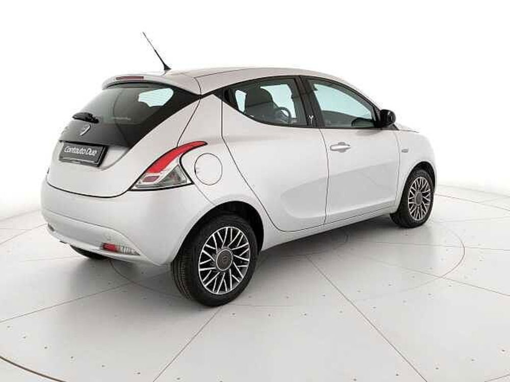 Lancia Ypsilon usata a Caserta (6)