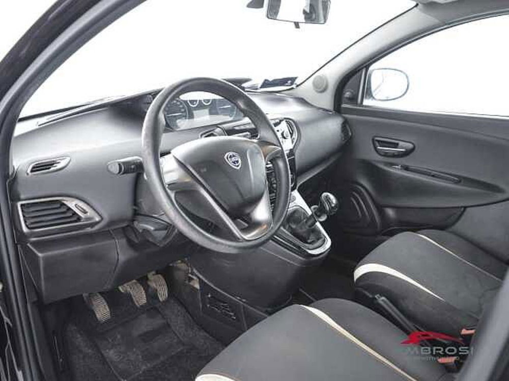 Lancia Ypsilon usata a Perugia (8)