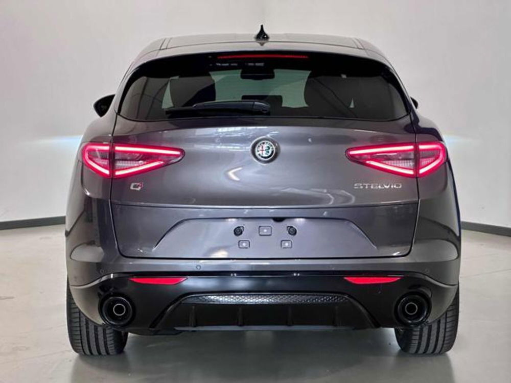 Alfa Romeo Stelvio nuova a Vicenza (4)