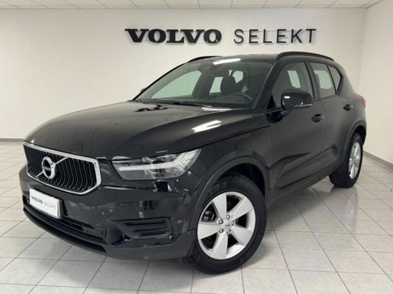 Volvo XC40 T2 Momentum Core  del 2021 usata a Lurate Caccivio