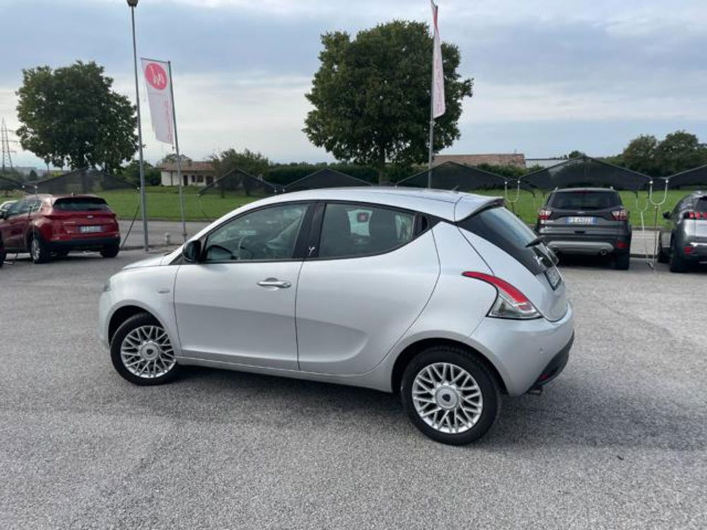 Lancia Ypsilon usata a Pordenone (3)