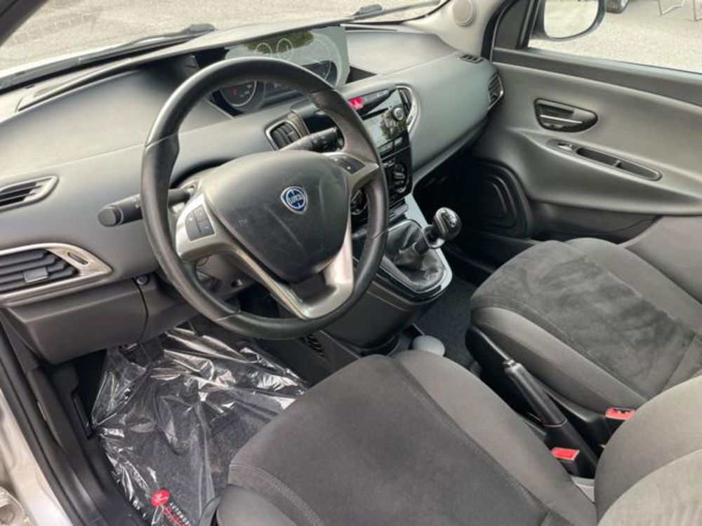 Lancia Ypsilon usata a Pordenone (7)