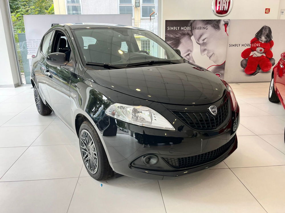 Lancia Ypsilon nuova a Milano (3)