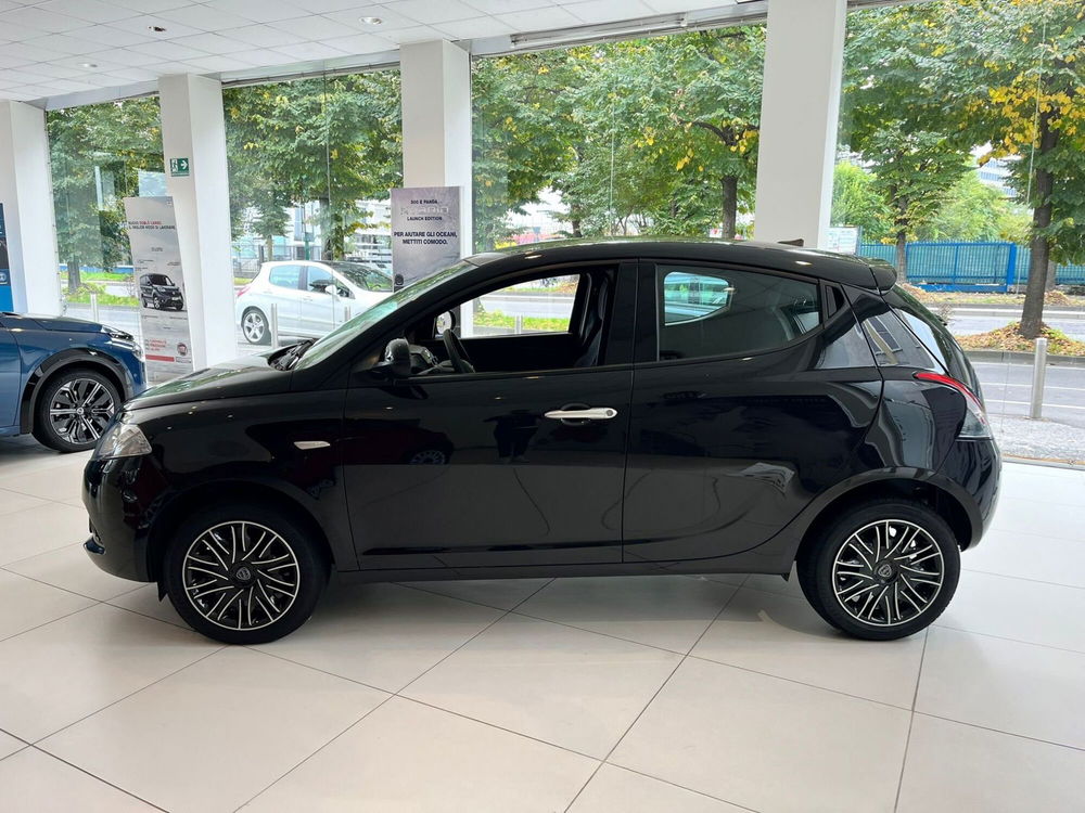 Lancia Ypsilon nuova a Milano (4)