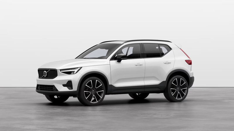 Volvo XC40 B3 automatico Ultimate Dark  nuova a Como