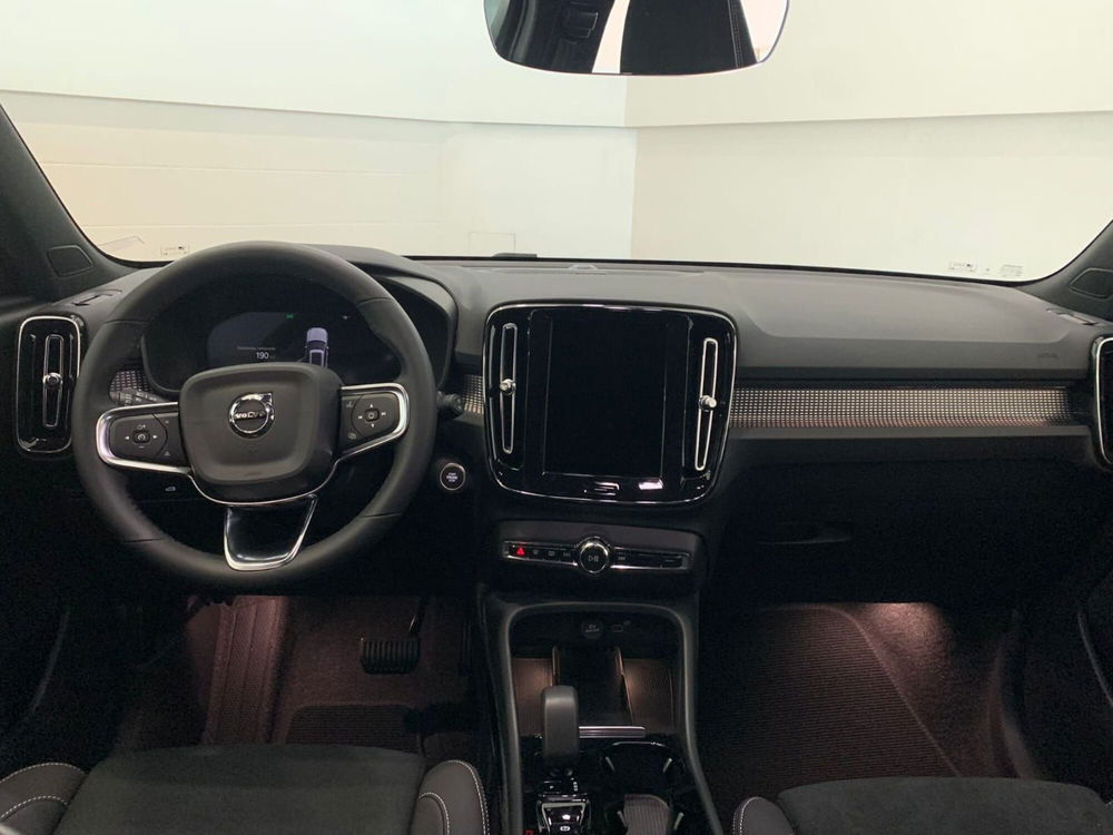 Volvo XC40 nuova a Como (15)