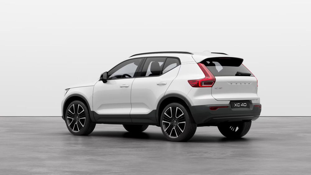 Volvo XC40 nuova a Como (2)