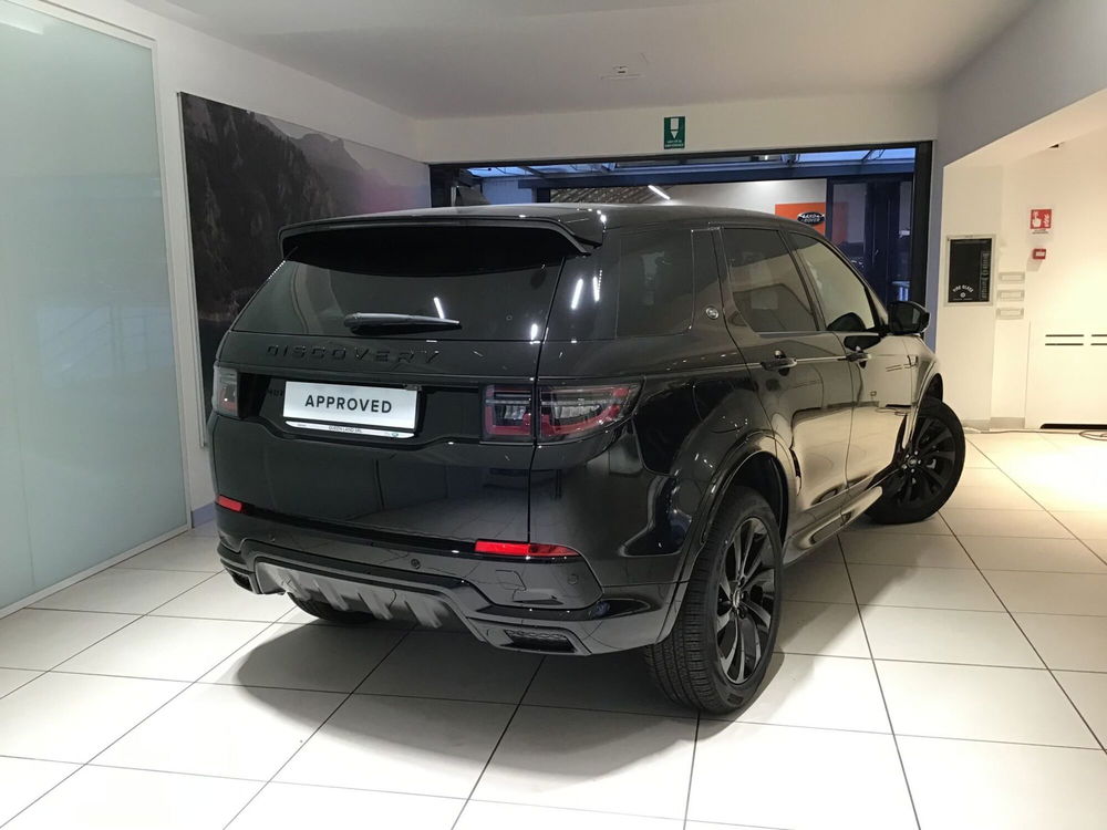 Land Rover Discovery Sport nuova a Genova (2)