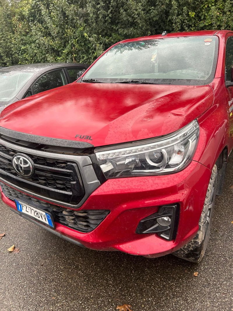 Toyota Hilux 2.D-4D 4WD porte Double Cab Executive  del 2020 usata a Piacenza