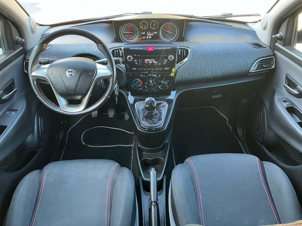 Lancia Ypsilon usata a Lecco (14)