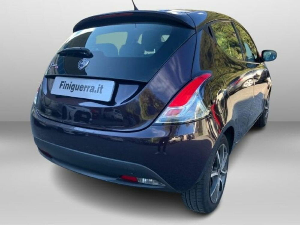 Lancia Ypsilon usata a Lecco (5)