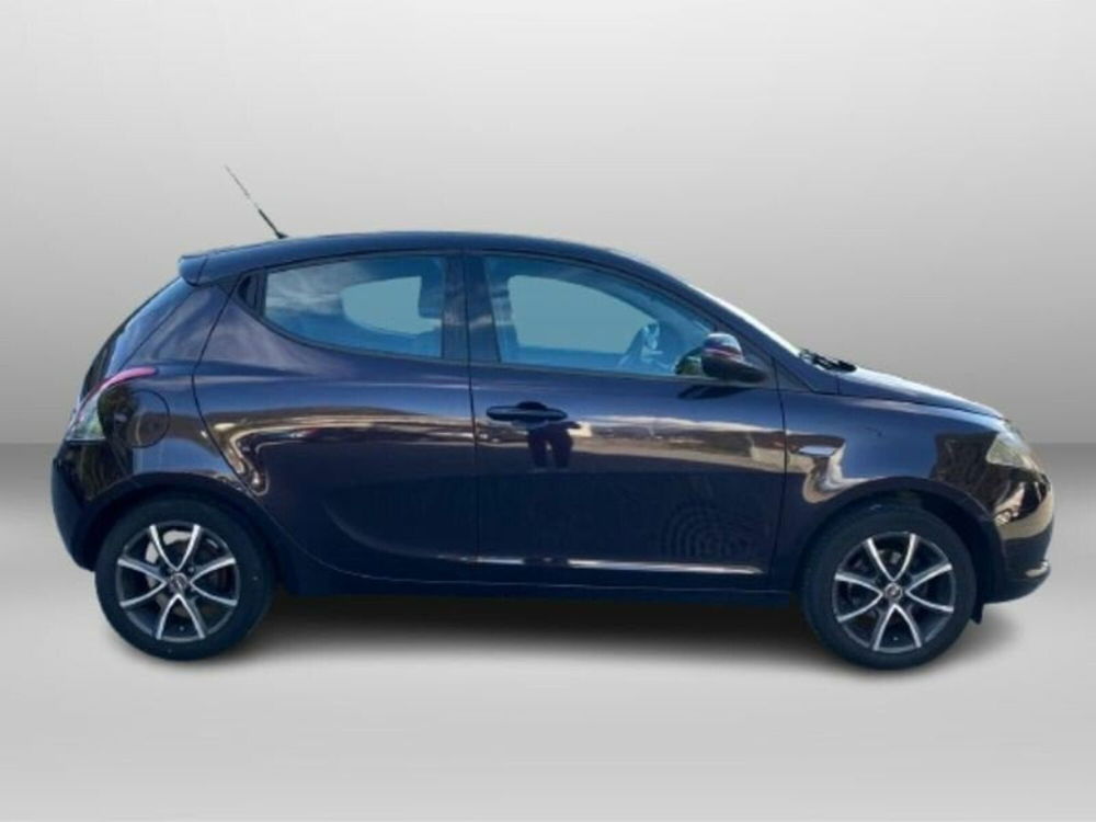 Lancia Ypsilon usata a Lecco (6)