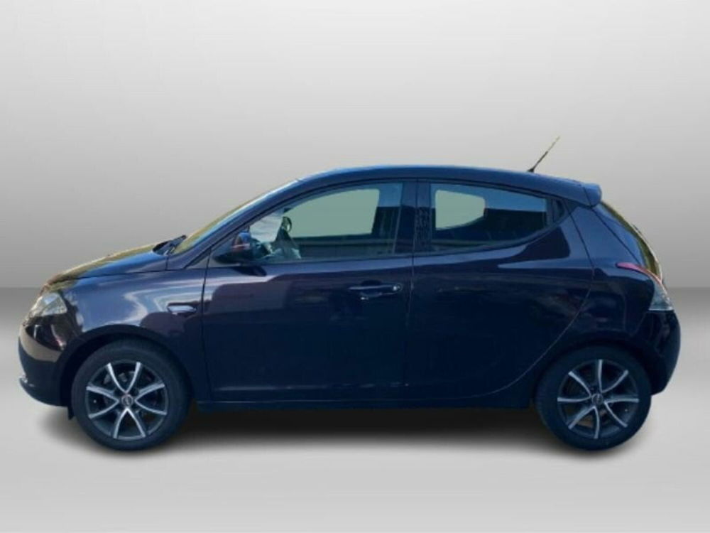 Lancia Ypsilon usata a Lecco (7)