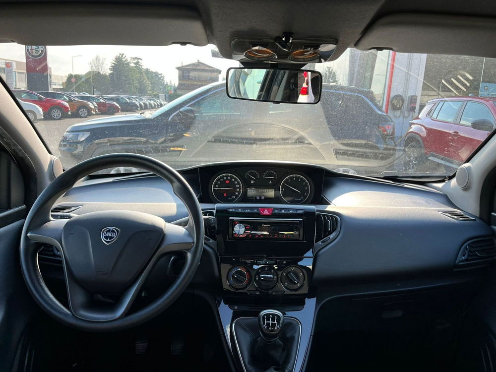 Lancia Ypsilon usata a Milano (15)