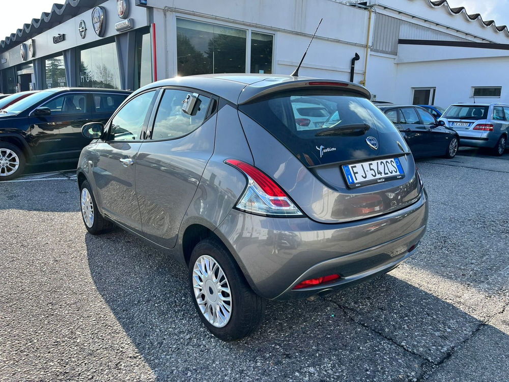 Lancia Ypsilon usata a Milano (6)