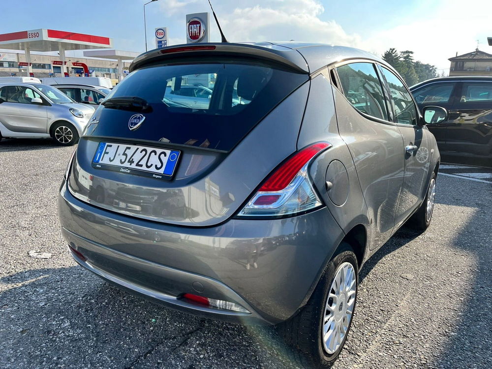 Lancia Ypsilon usata a Milano (7)