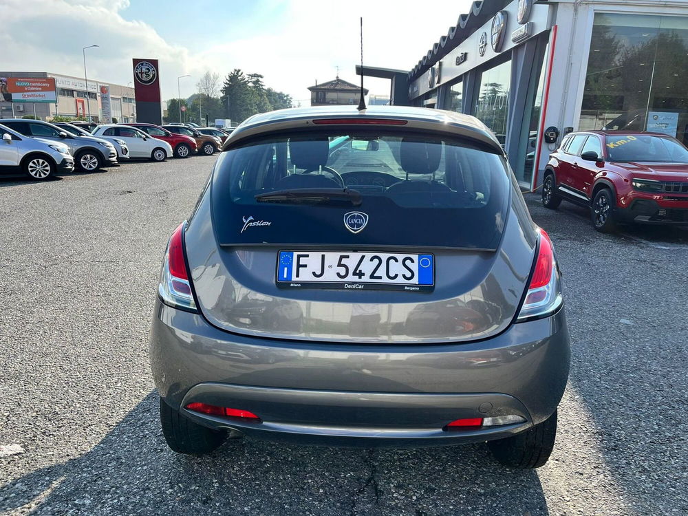 Lancia Ypsilon usata a Milano (8)