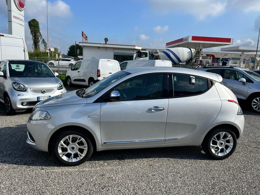 Lancia Ypsilon usata a Milano (4)