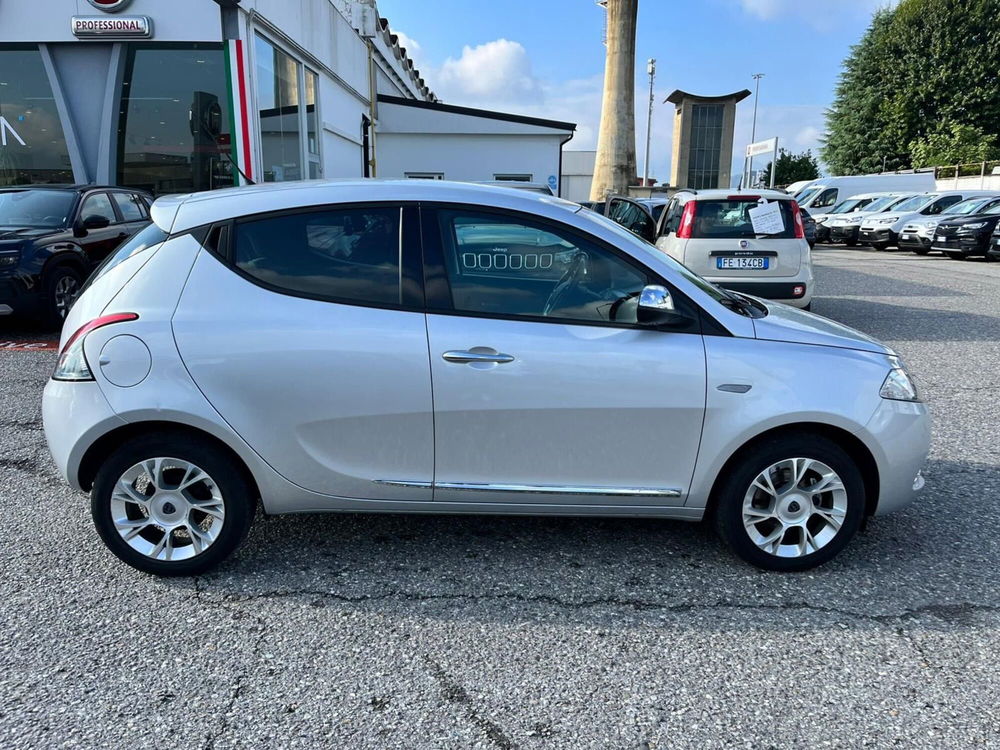 Lancia Ypsilon usata a Milano (5)