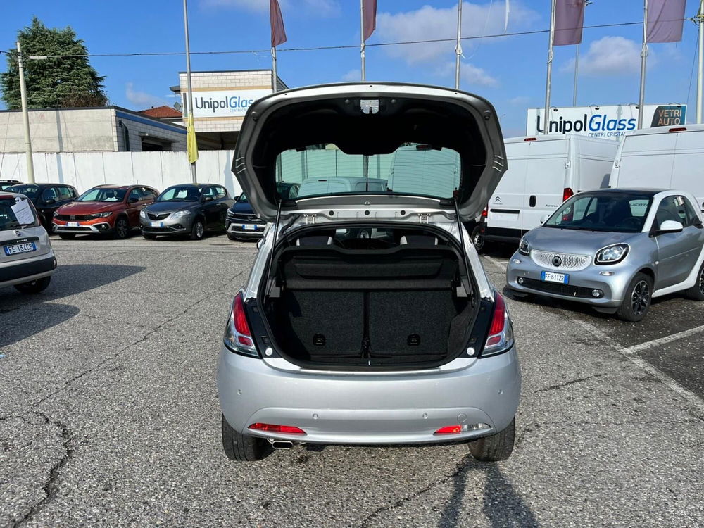 Lancia Ypsilon usata a Milano (9)