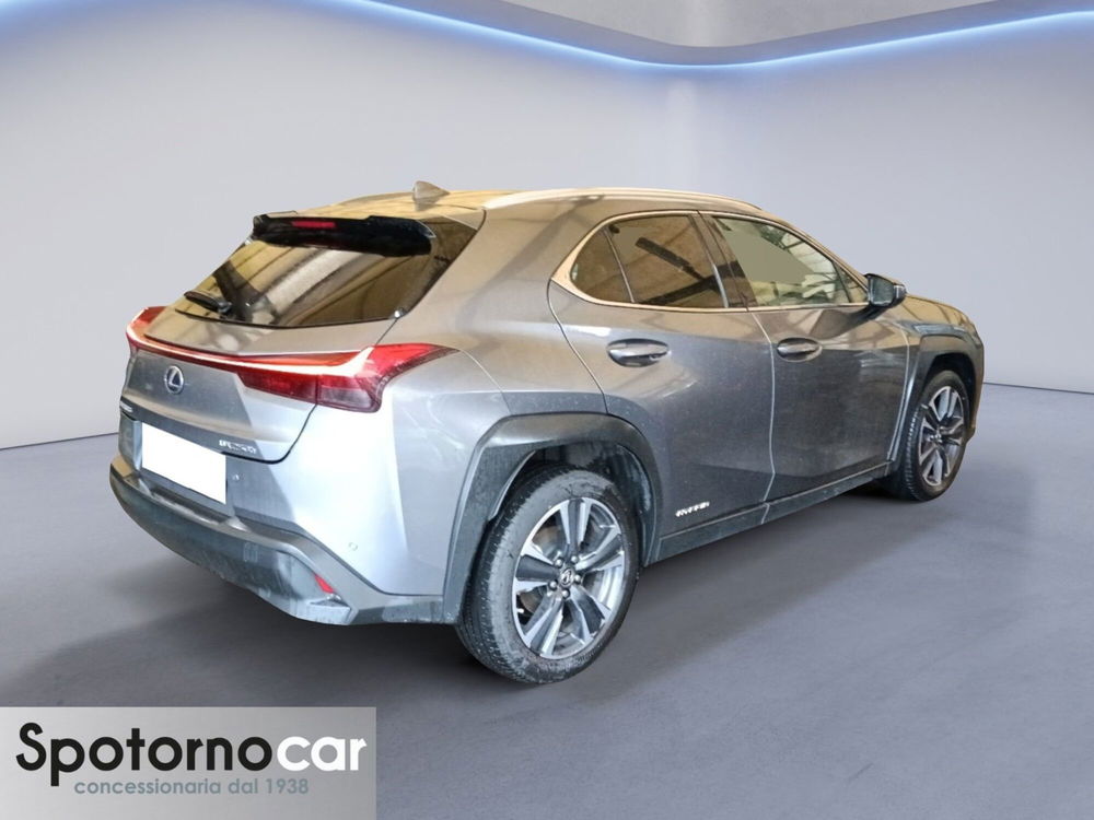 Lexus UX usata a Milano (19)