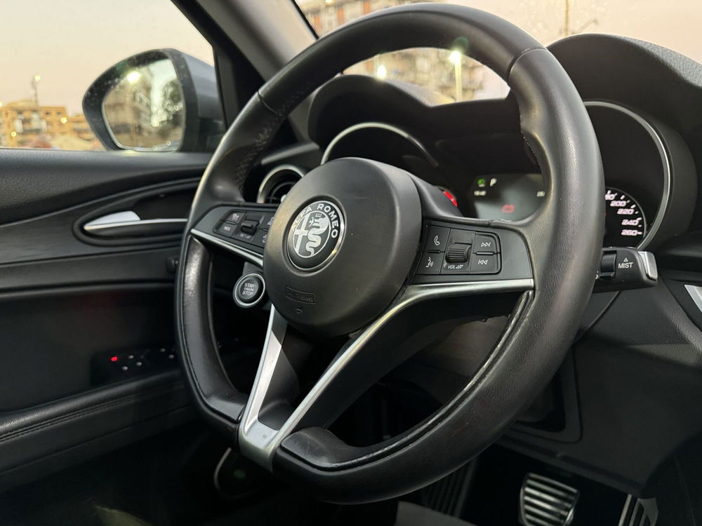 Alfa Romeo Stelvio usata a Messina (15)