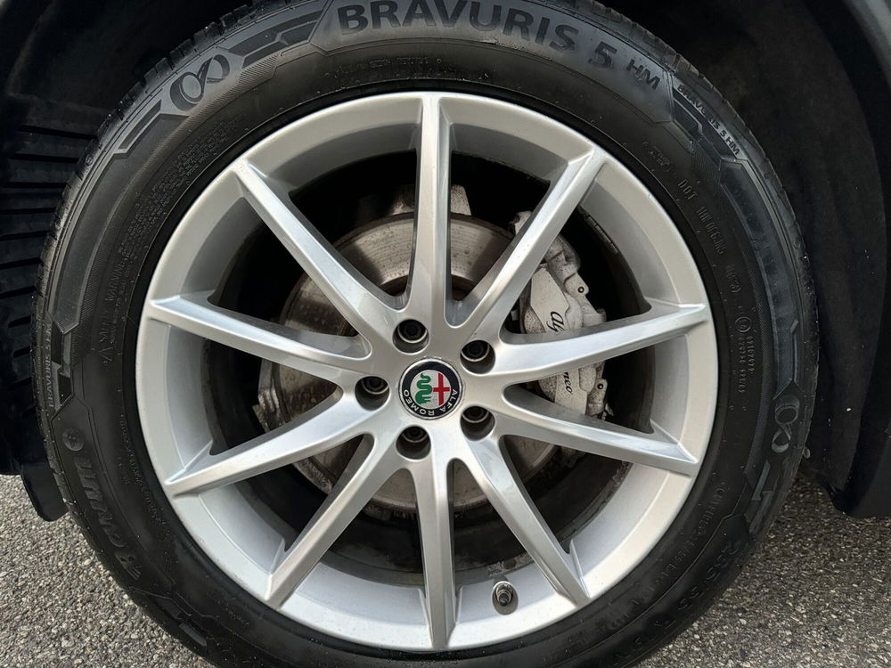 Alfa Romeo Stelvio usata a Messina (5)