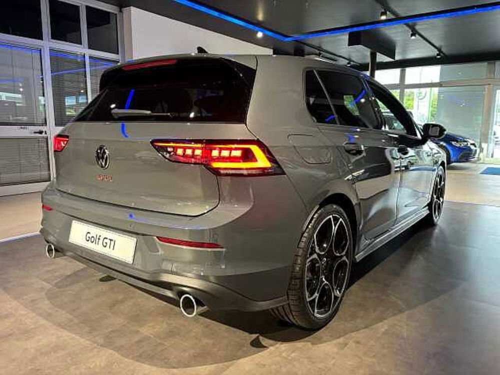 Volkswagen Golf nuova a Siena (4)