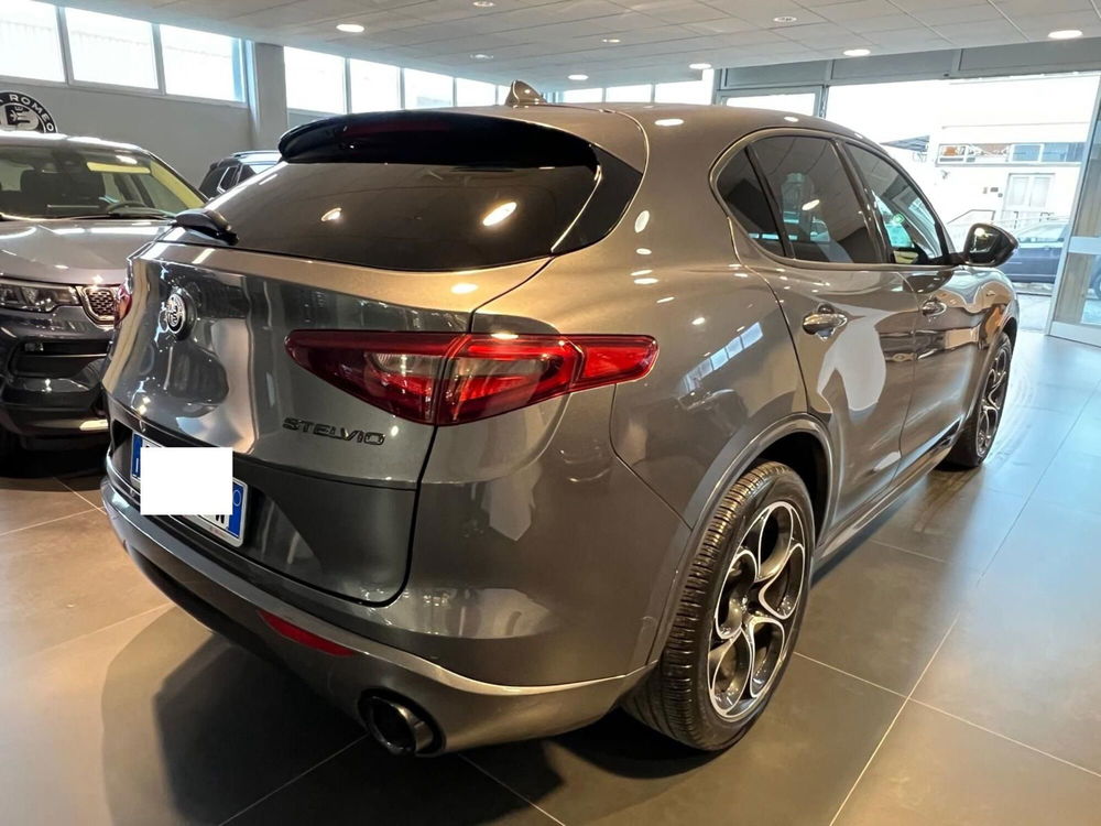 Alfa Romeo Stelvio usata a Arezzo (4)