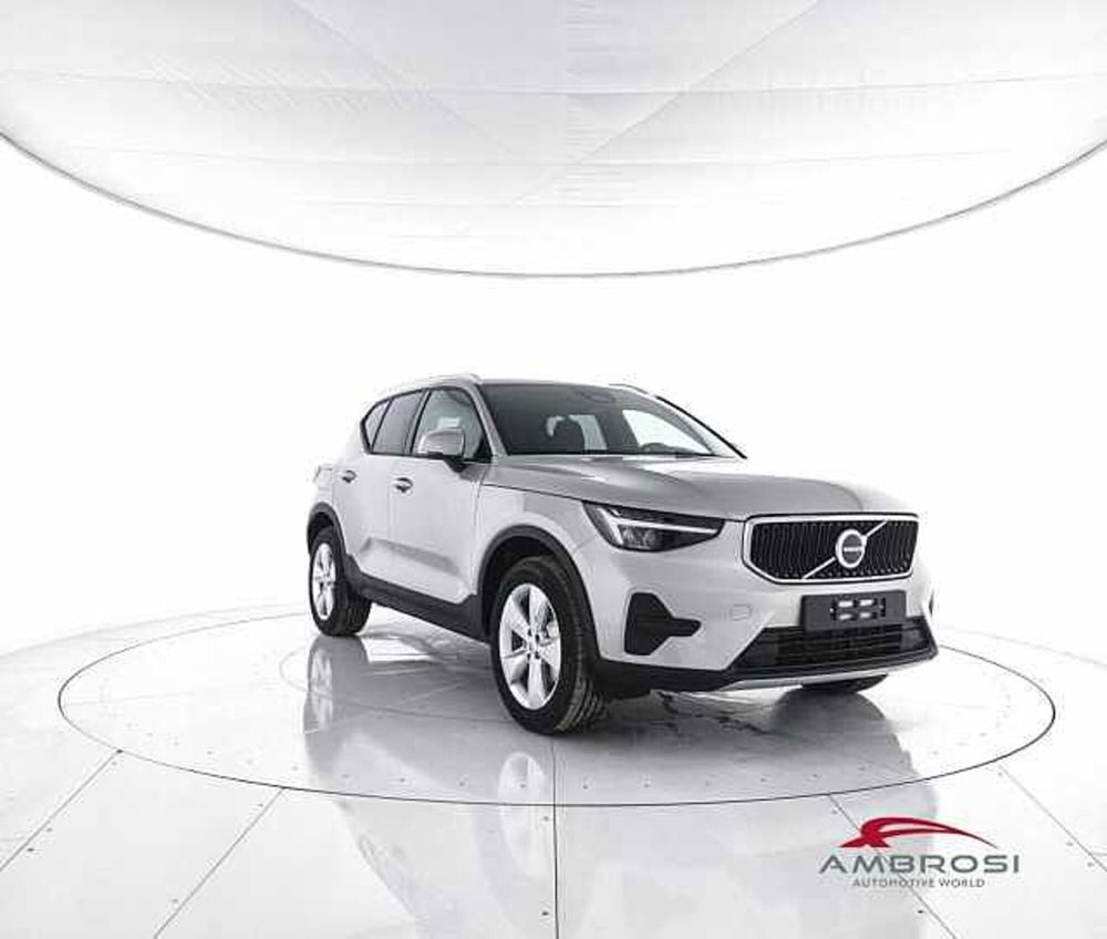 Volvo XC40 nuova a Viterbo (2)