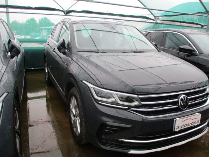 Volkswagen Tiguan 2.0 TDI 150 CV SCR DSG 4MOTION Life del 2021 usata a Paruzzaro