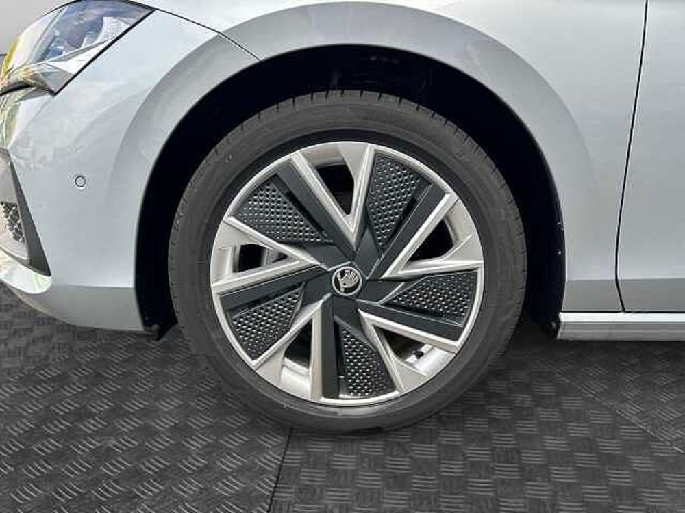 Skoda Superb nuova a Lecco (15)