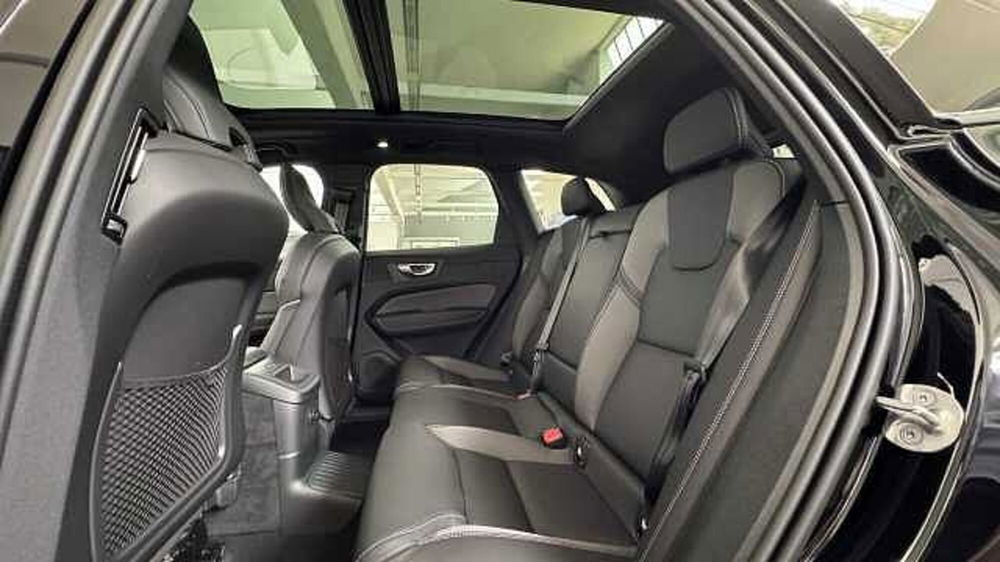 Volvo XC60 nuova a Milano (8)