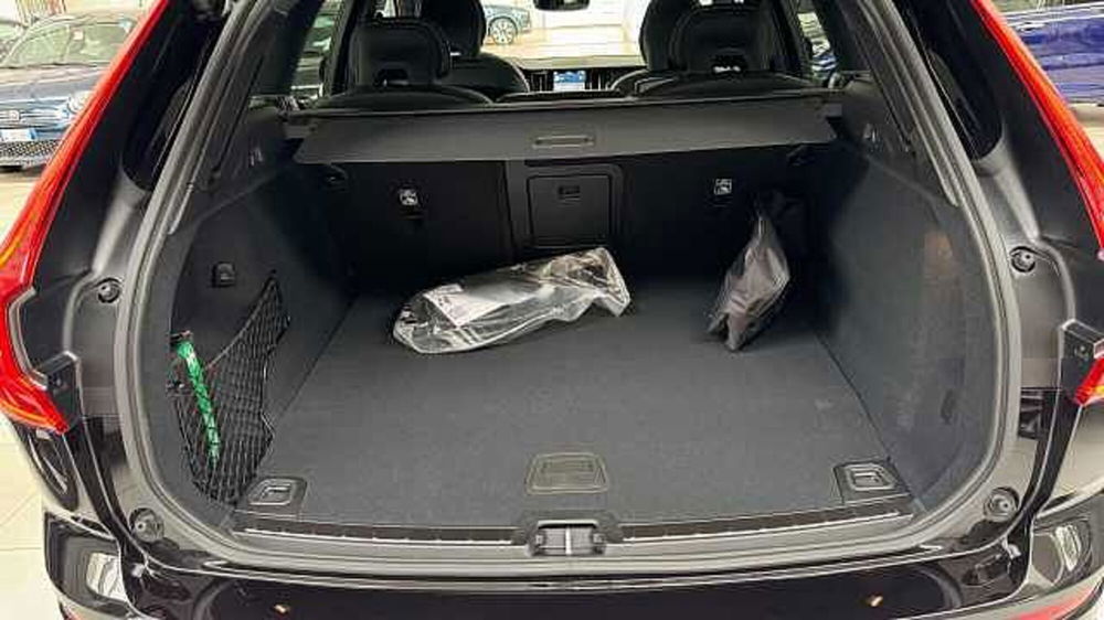 Volvo XC60 nuova a Milano (9)