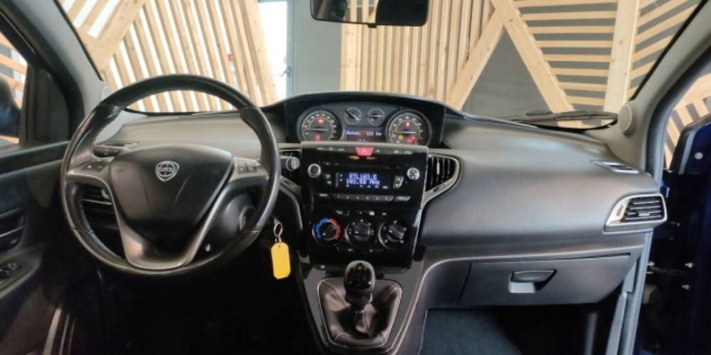 Lancia Ypsilon usata a Catanzaro (19)