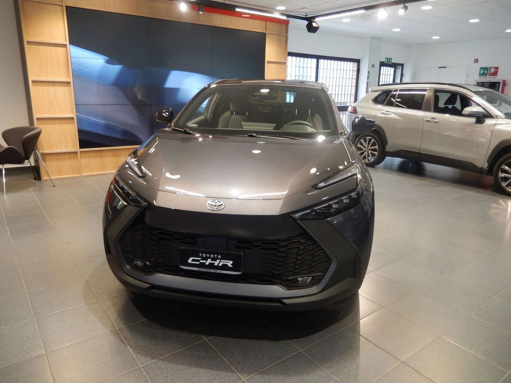 Toyota Toyota C-HR nuova a Milano