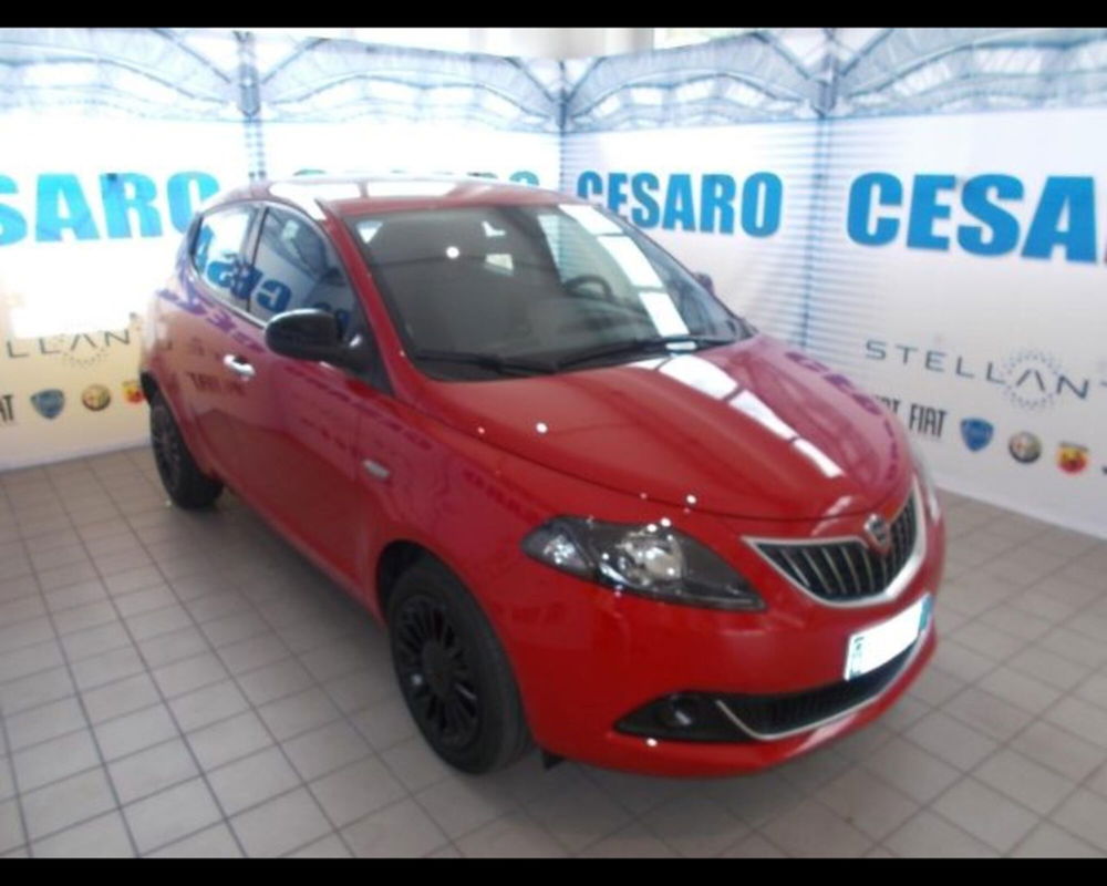 Lancia Ypsilon usata a Aosta (2)