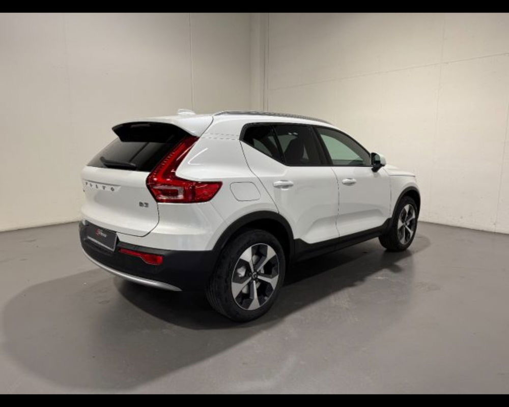 Volvo XC40 nuova a Treviso (2)