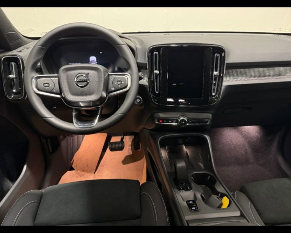 Volvo XC40 nuova a Treviso (3)