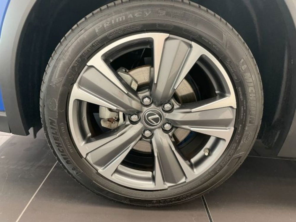 Lexus UX usata a Cuneo (8)