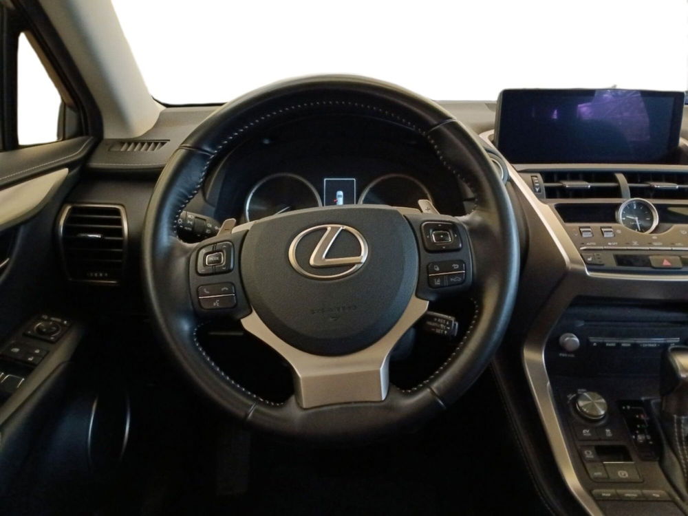 Lexus NX usata a Milano (10)