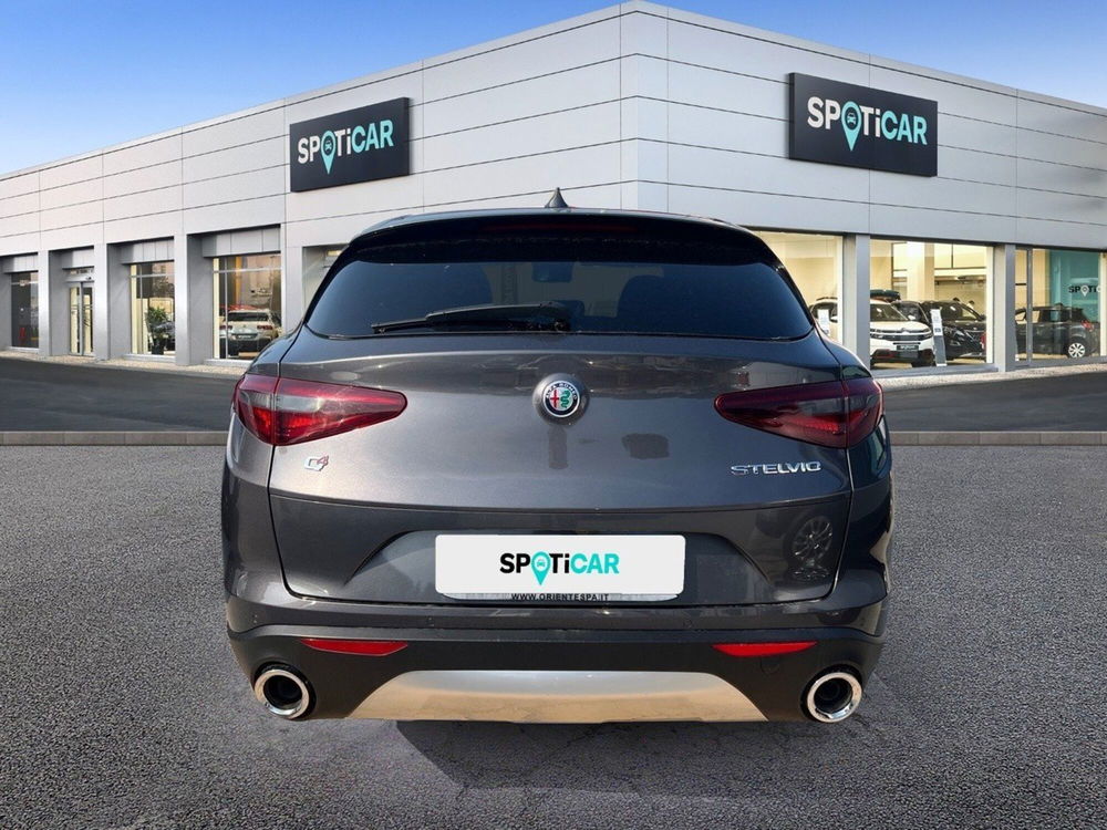 Alfa Romeo Stelvio usata a Teramo (4)