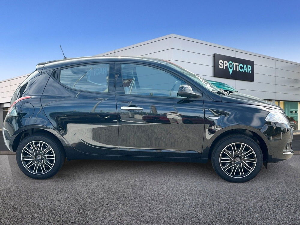 Lancia Ypsilon nuova a Teramo (4)