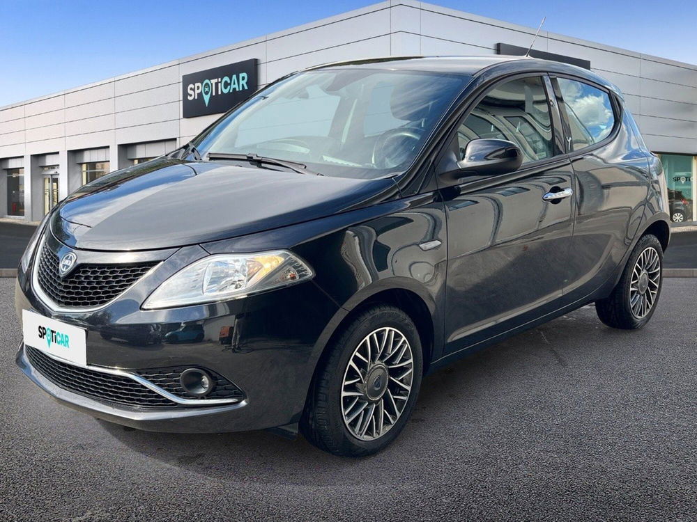 Lancia Ypsilon usata a Teramo