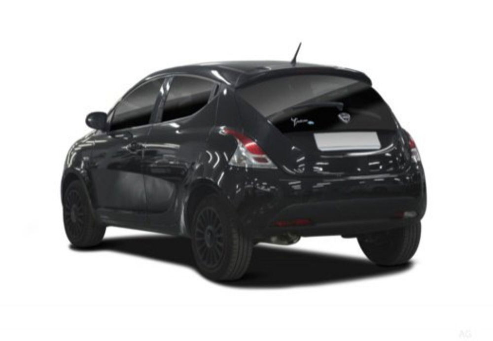 Lancia Ypsilon nuova a Pescara (6)