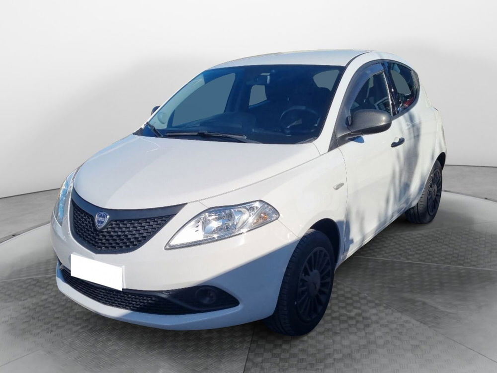 Lancia Ypsilon usata a Siena