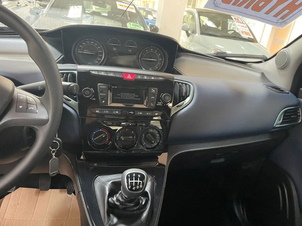 Lancia Ypsilon nuova a Lucca (7)