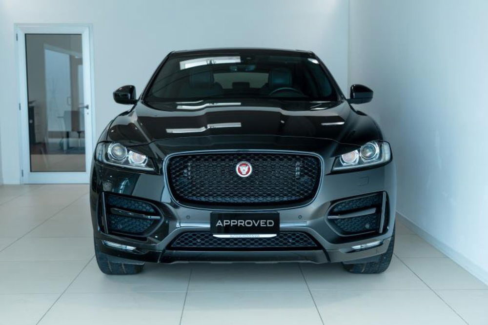 Jaguar F-Pace usata a Venezia (7)