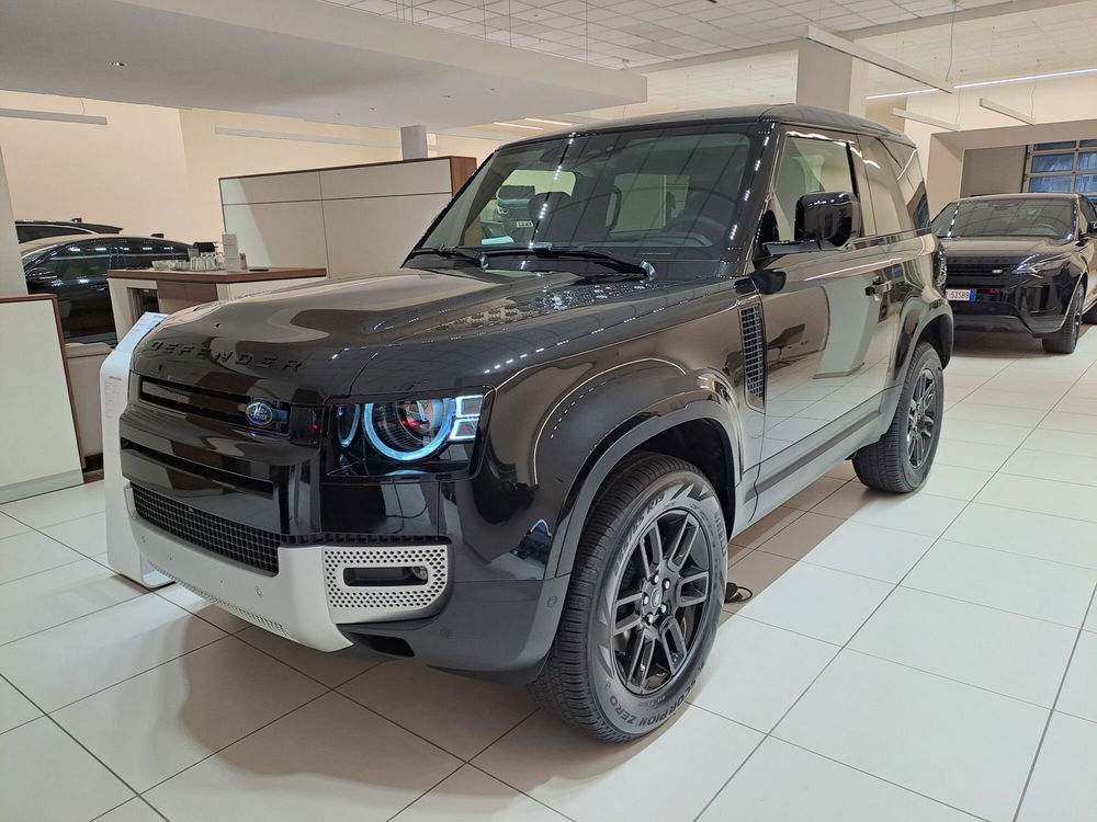 Land Rover Defender nuova a Pavia